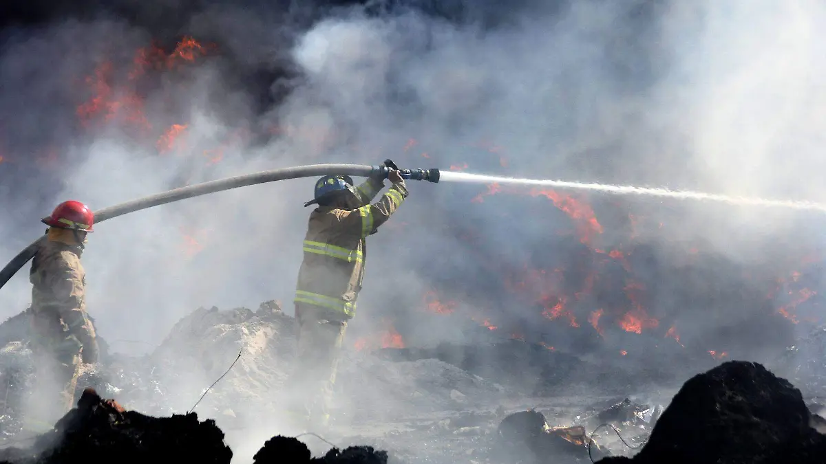 651431_Incendio en Recicladora-3_impreso